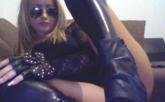popular webcamgirl